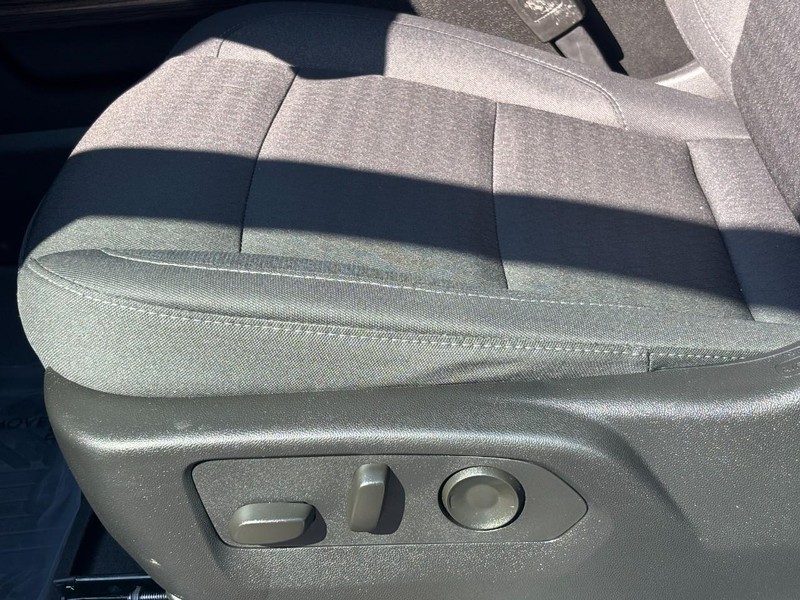 Chevrolet Silverado 2500HD Vehicle Full-screen Gallery Image 24