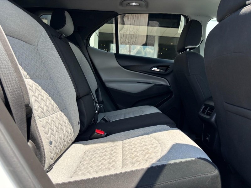 Chevrolet Equinox Vehicle Full-screen Gallery Image 10