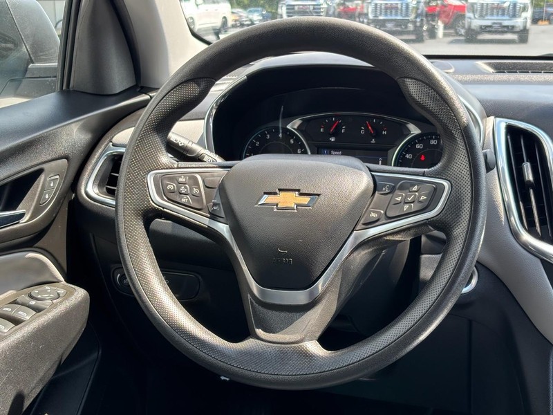 Chevrolet Equinox Vehicle Full-screen Gallery Image 12