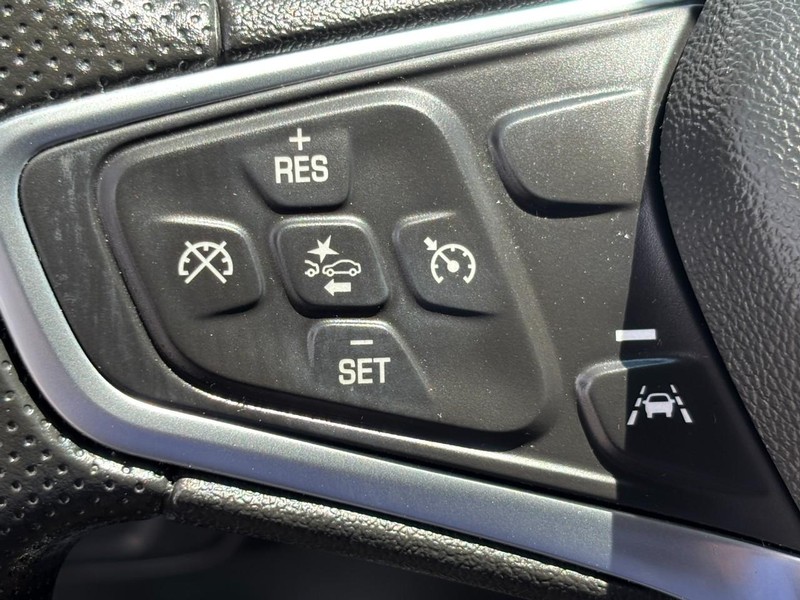 Chevrolet Equinox Vehicle Full-screen Gallery Image 17