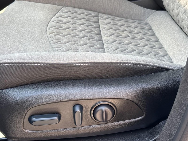 Chevrolet Equinox Vehicle Full-screen Gallery Image 24