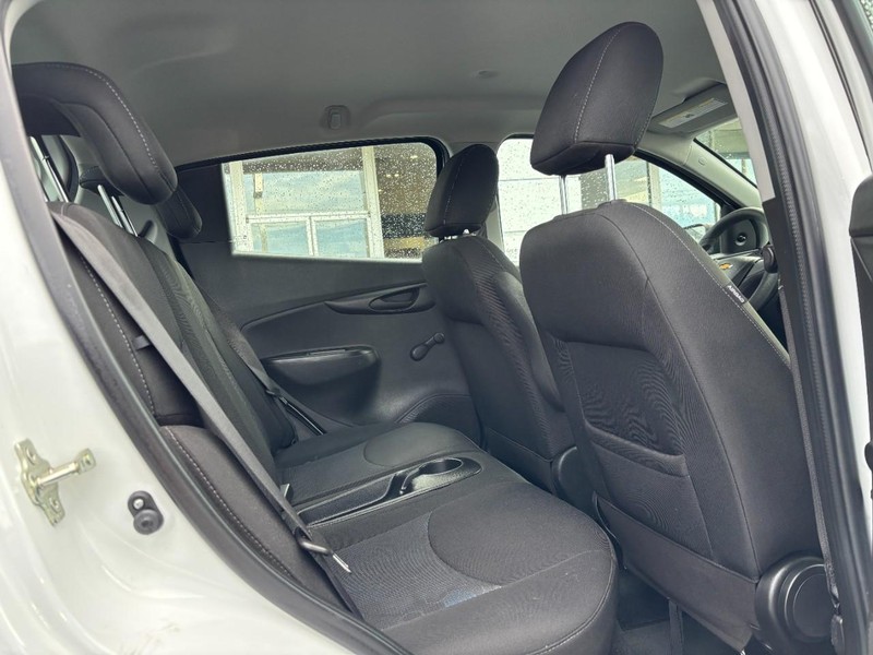 Chevrolet Spark Vehicle Full-screen Gallery Image 09