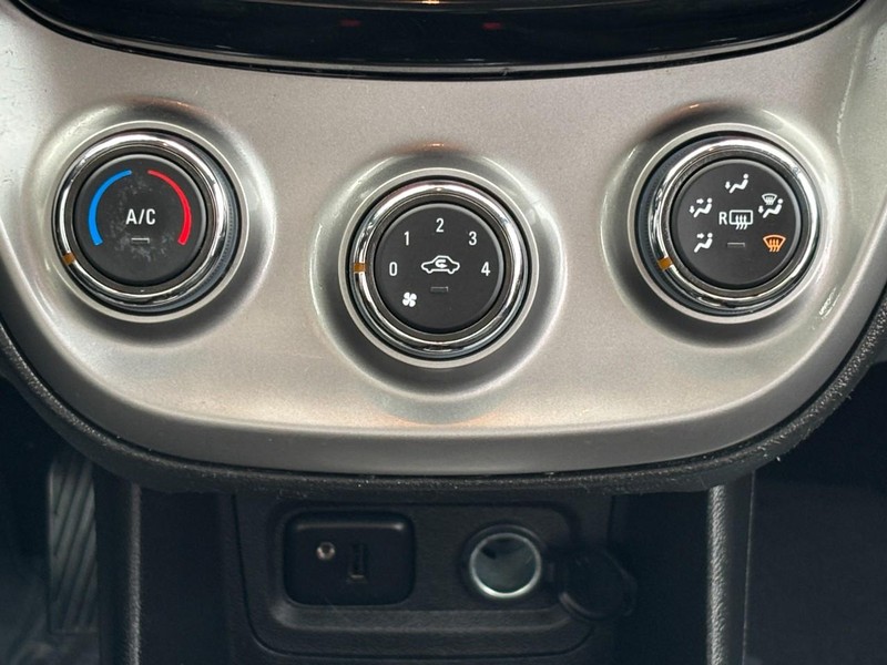 Chevrolet Spark Vehicle Full-screen Gallery Image 13