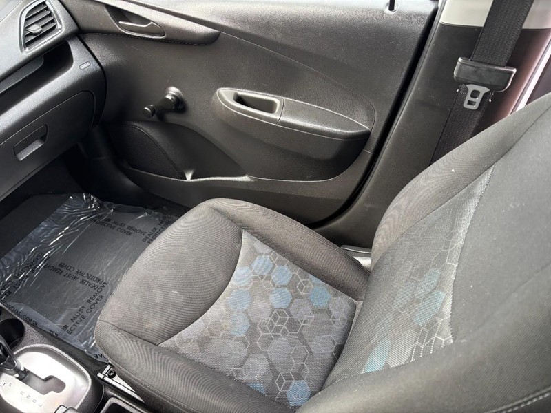 Chevrolet Spark Vehicle Full-screen Gallery Image 14