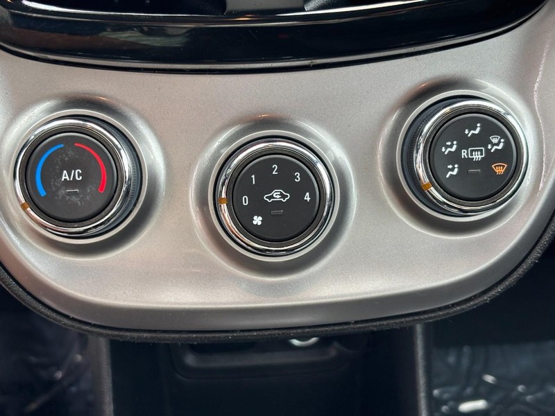 Chevrolet Spark Vehicle Full-screen Gallery Image 19