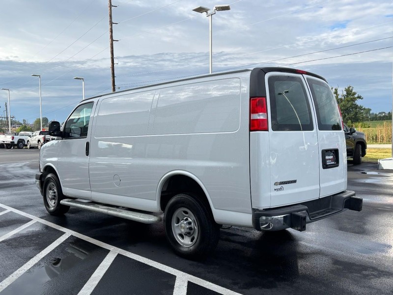 Chevrolet Express Cargo Van Vehicle Full-screen Gallery Image 06