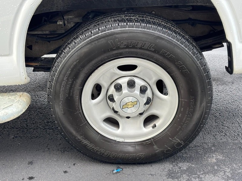 Chevrolet Express Cargo Van Vehicle Full-screen Gallery Image 07