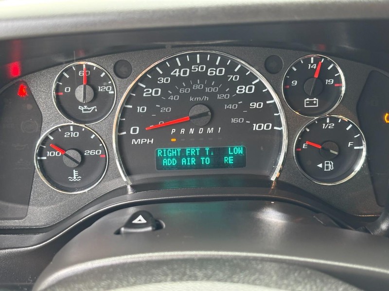 Chevrolet Express Cargo Van Vehicle Full-screen Gallery Image 14