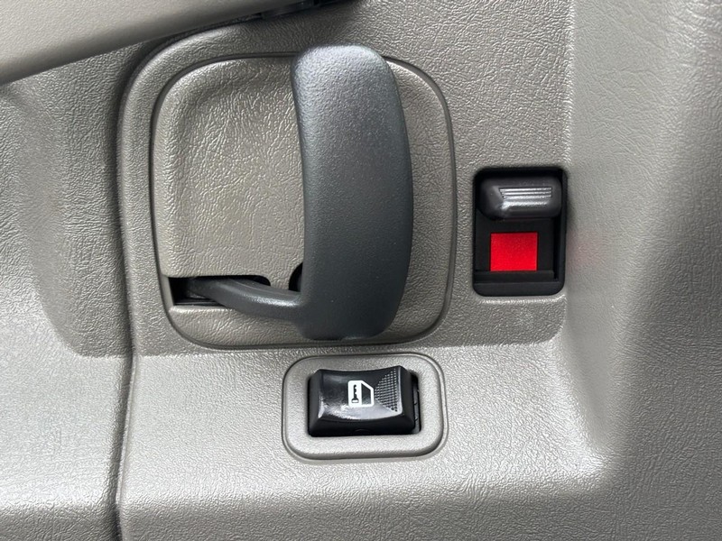 Chevrolet Express Cargo Van Vehicle Full-screen Gallery Image 16