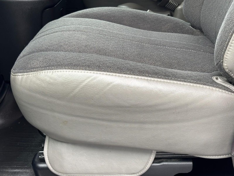 Chevrolet Express Cargo Van Vehicle Full-screen Gallery Image 17