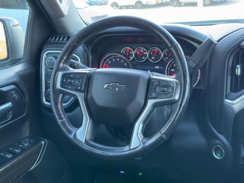 Chevrolet Silverado 1500 Vehicle Full-screen Gallery Image 12