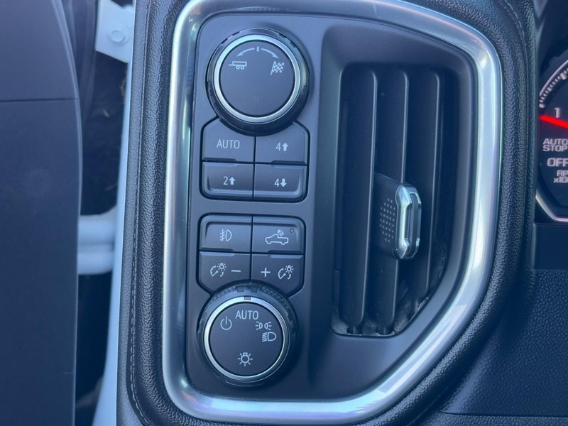 Chevrolet Silverado 1500 Vehicle Full-screen Gallery Image 16