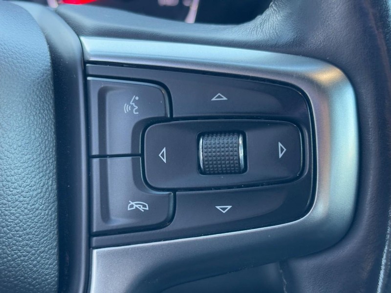 Chevrolet Silverado 1500 Vehicle Full-screen Gallery Image 18