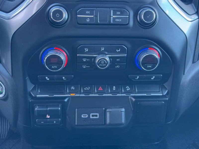 Chevrolet Silverado 1500 Vehicle Full-screen Gallery Image 22