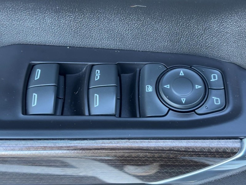 Chevrolet Silverado 1500 Vehicle Full-screen Gallery Image 23