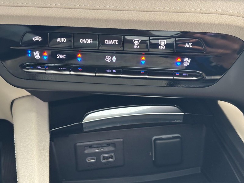 Buick Envision Vehicle Full-screen Gallery Image 14