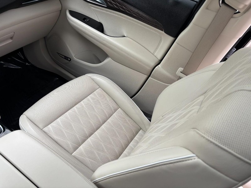 Buick Envision Vehicle Full-screen Gallery Image 15