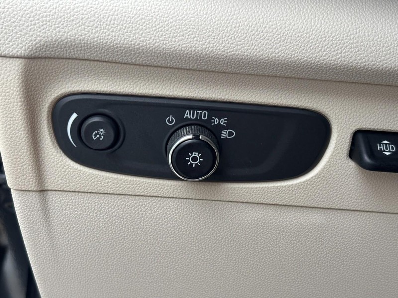 Buick Envision Vehicle Full-screen Gallery Image 16
