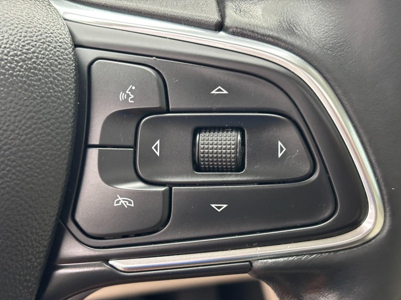 Buick Envision Vehicle Full-screen Gallery Image 18