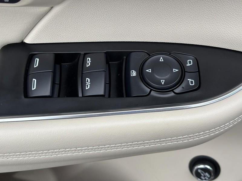 Buick Envision Vehicle Full-screen Gallery Image 24