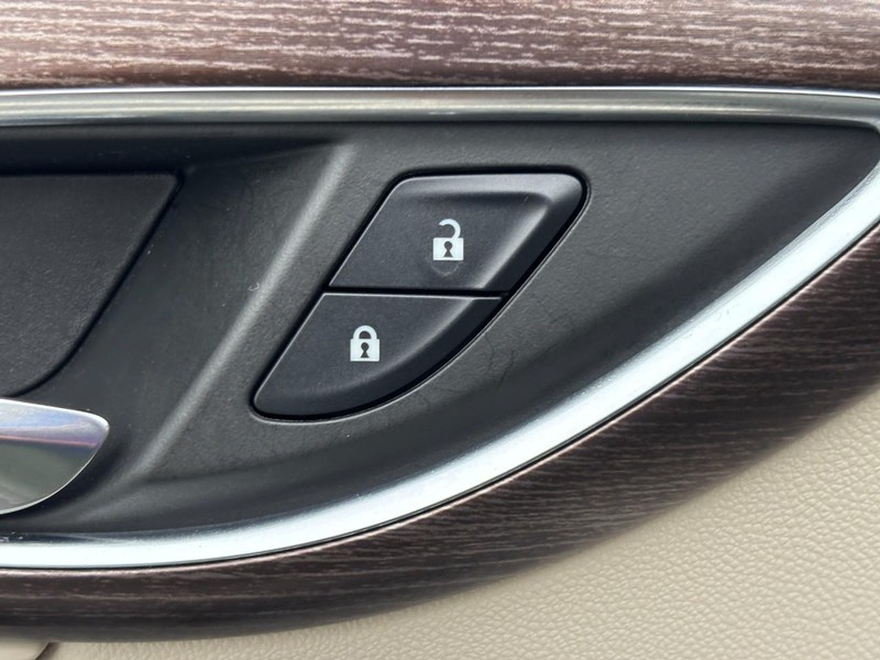Buick Envision Vehicle Full-screen Gallery Image 25