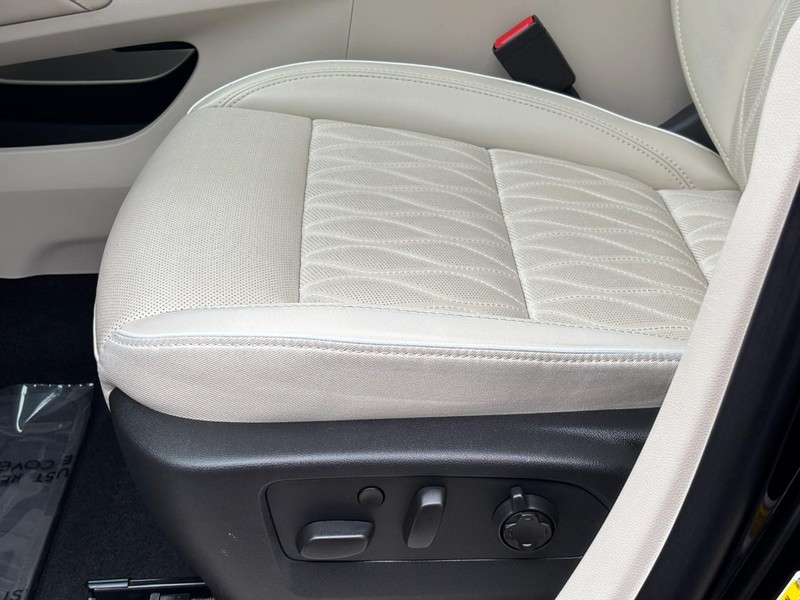 Buick Envision Vehicle Full-screen Gallery Image 26