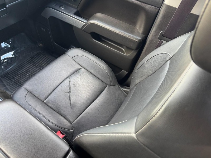 Chevrolet Silverado 1500 Vehicle Full-screen Gallery Image 15