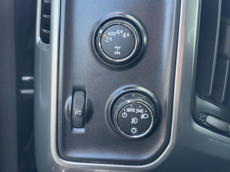 Chevrolet Silverado 1500 Vehicle Full-screen Gallery Image 16