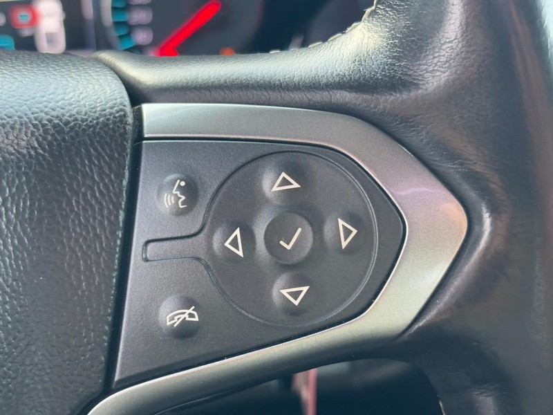 Chevrolet Silverado 1500 Vehicle Full-screen Gallery Image 18