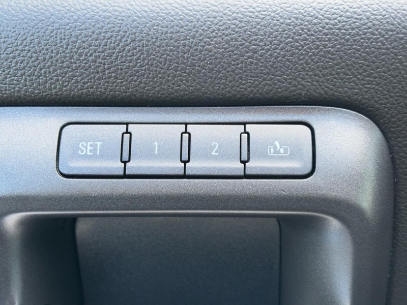 Chevrolet Silverado 1500 Vehicle Full-screen Gallery Image 24