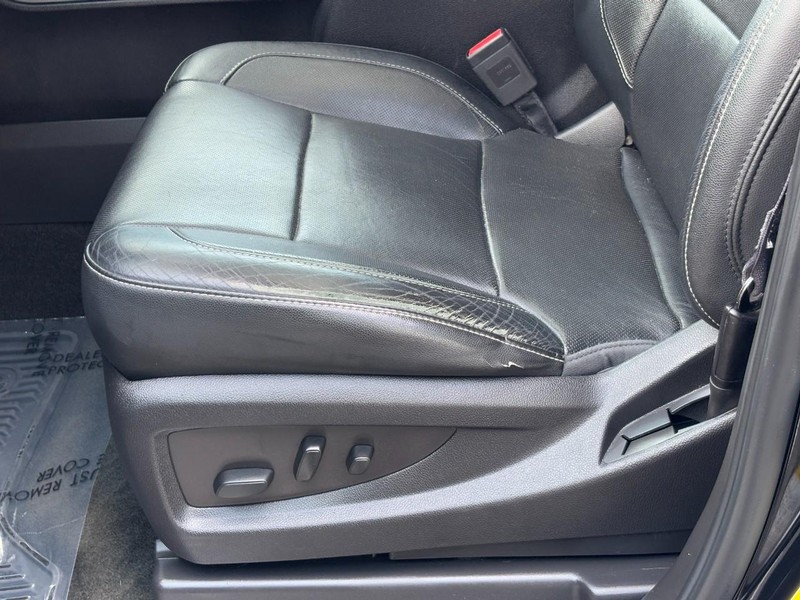 Chevrolet Silverado 1500 Vehicle Full-screen Gallery Image 25