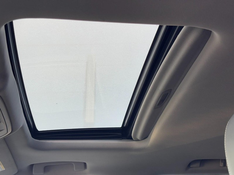 Chevrolet Silverado 1500 Vehicle Full-screen Gallery Image 26