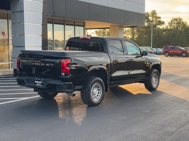 Chevrolet Colorado Vehicle Full-screen Gallery Image 03