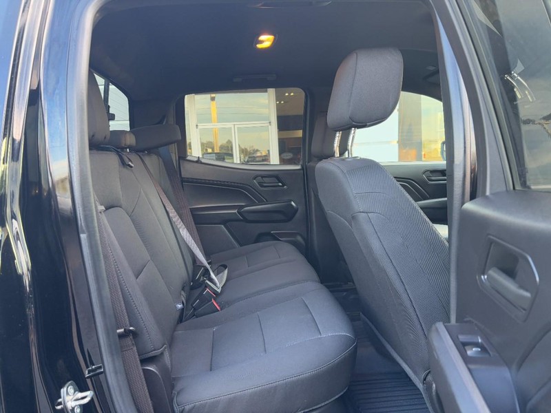 Chevrolet Colorado Vehicle Full-screen Gallery Image 10