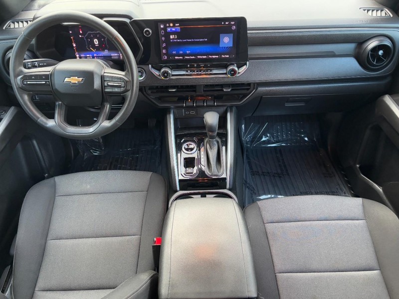 Chevrolet Colorado Vehicle Full-screen Gallery Image 11