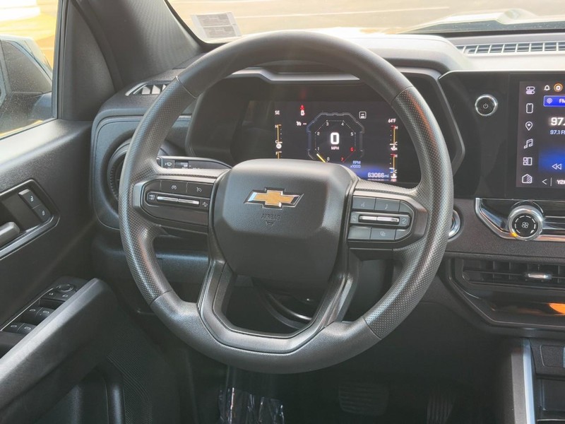 Chevrolet Colorado Vehicle Full-screen Gallery Image 12