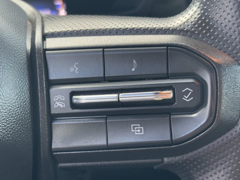 Chevrolet Colorado Vehicle Full-screen Gallery Image 17