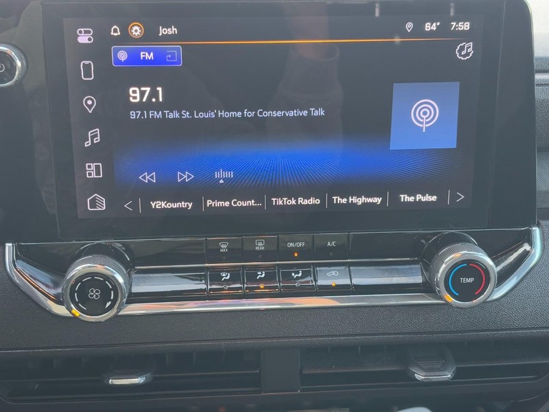 Chevrolet Colorado Vehicle Full-screen Gallery Image 19