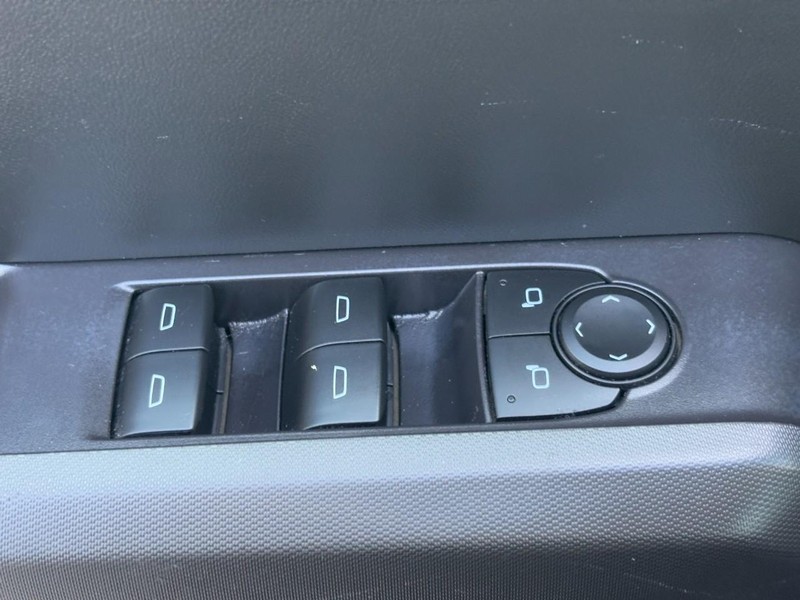 Chevrolet Colorado Vehicle Full-screen Gallery Image 22