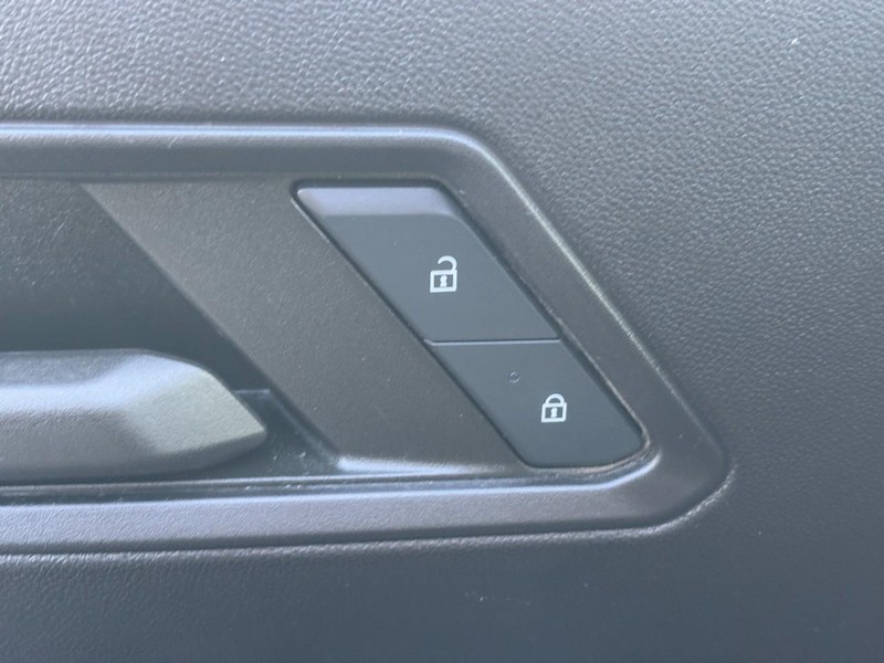 Chevrolet Colorado Vehicle Full-screen Gallery Image 23