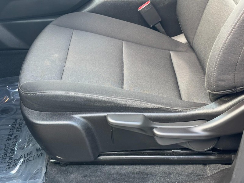 Chevrolet Colorado Vehicle Full-screen Gallery Image 24