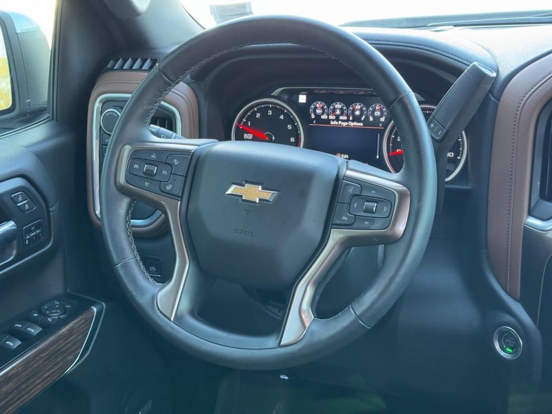 Chevrolet Silverado 1500 Vehicle Full-screen Gallery Image 13