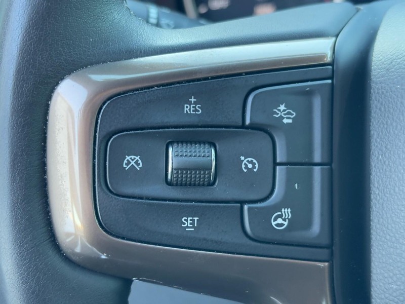 Chevrolet Silverado 1500 Vehicle Full-screen Gallery Image 18