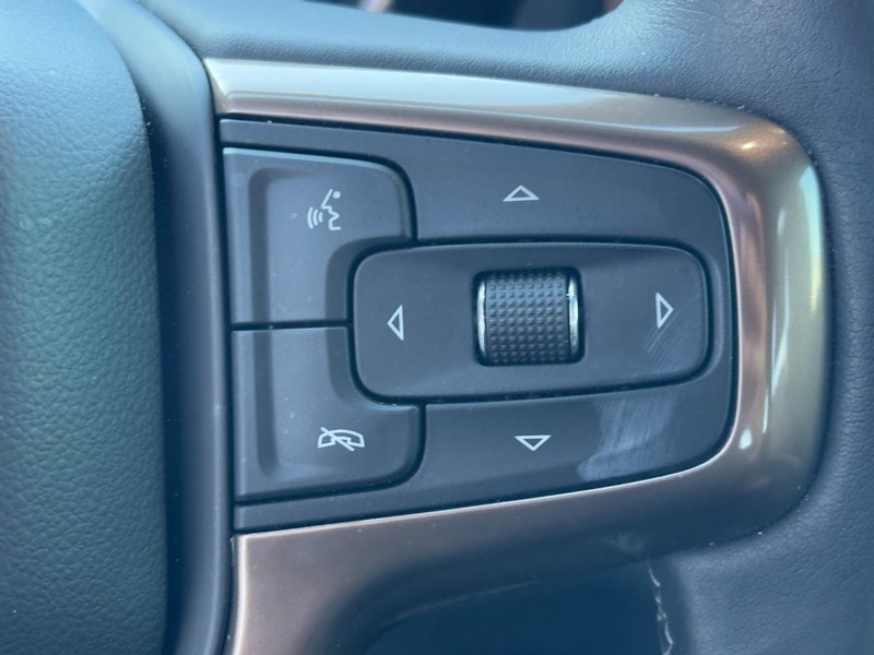 Chevrolet Silverado 1500 Vehicle Full-screen Gallery Image 19