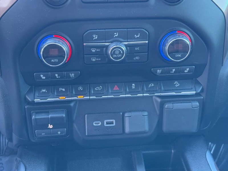 Chevrolet Silverado 1500 Vehicle Full-screen Gallery Image 24