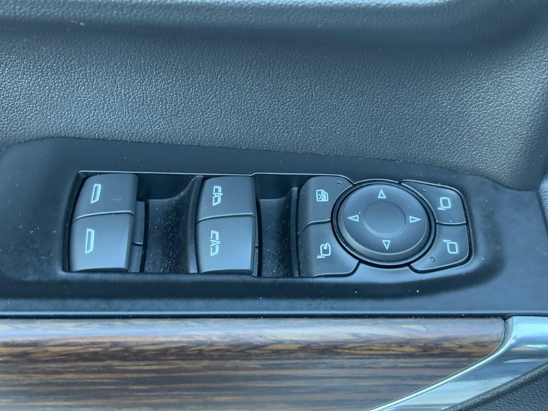 Chevrolet Silverado 1500 Vehicle Full-screen Gallery Image 25