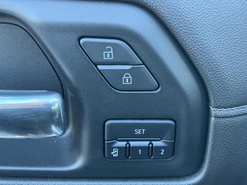 Chevrolet Silverado 1500 Vehicle Full-screen Gallery Image 26