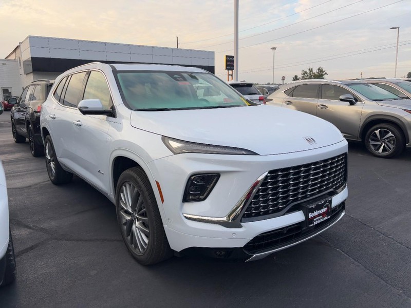 Buick Enclave Vehicle Full-screen Gallery Image 02