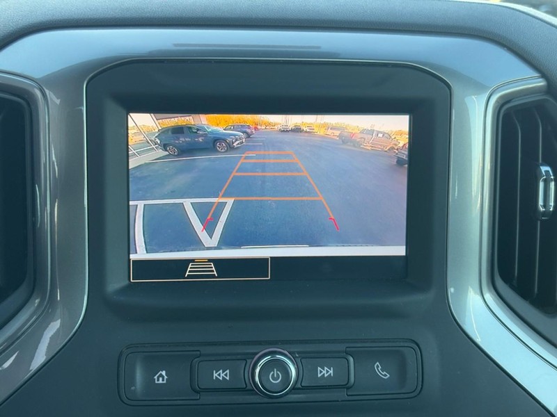 Chevrolet Silverado 1500 Vehicle Full-screen Gallery Image 16