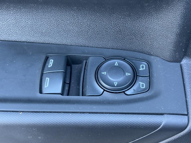 Chevrolet Silverado 1500 Vehicle Full-screen Gallery Image 18